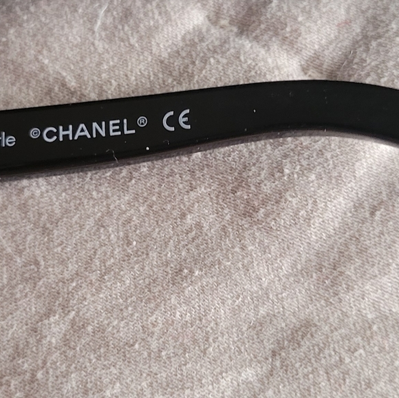 Chanel sunglasses, authentic in original case, tags included - Picture 7 of 8